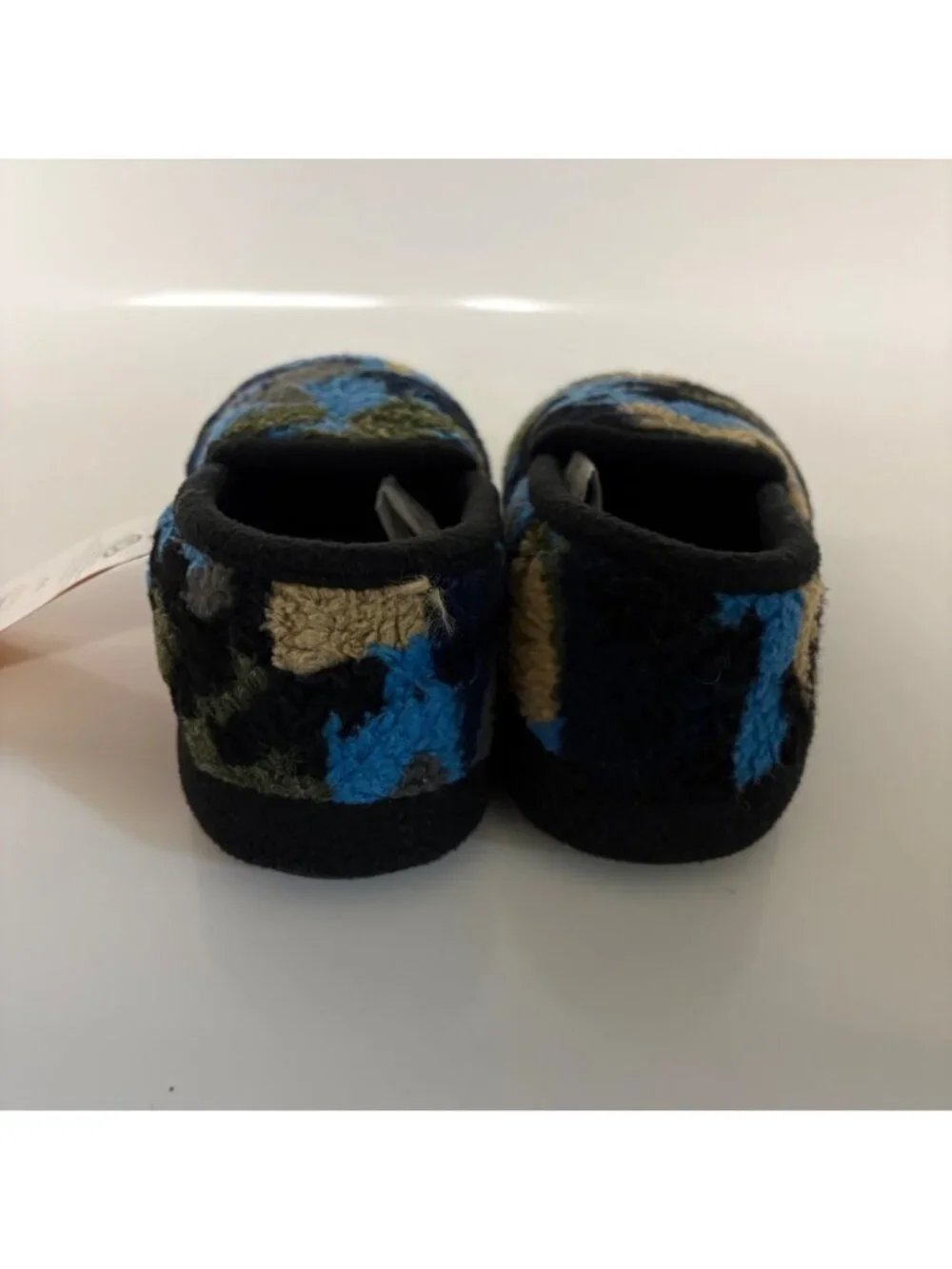Wonder Nation BYB Black Blue Camo Fuzzy Slippers Boys Size 4-5 Slip On NEW